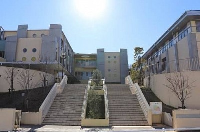 南山小学校
